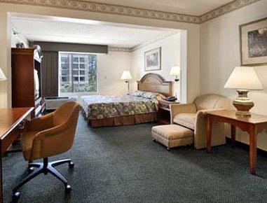 Wingate By Wyndham Raleigh / Airport