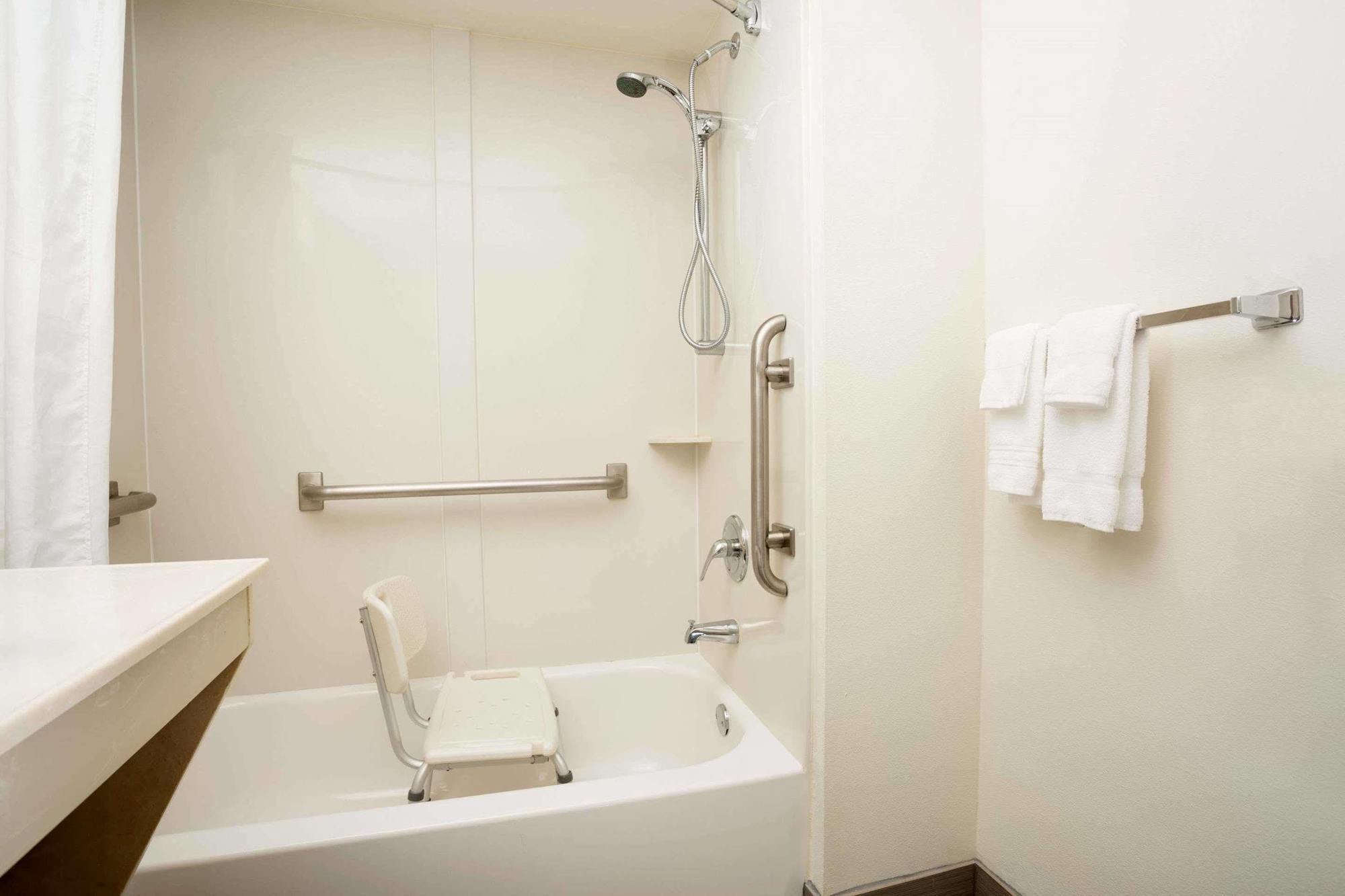 Wingate By Wyndham Raleigh / Airport Hotel Durham