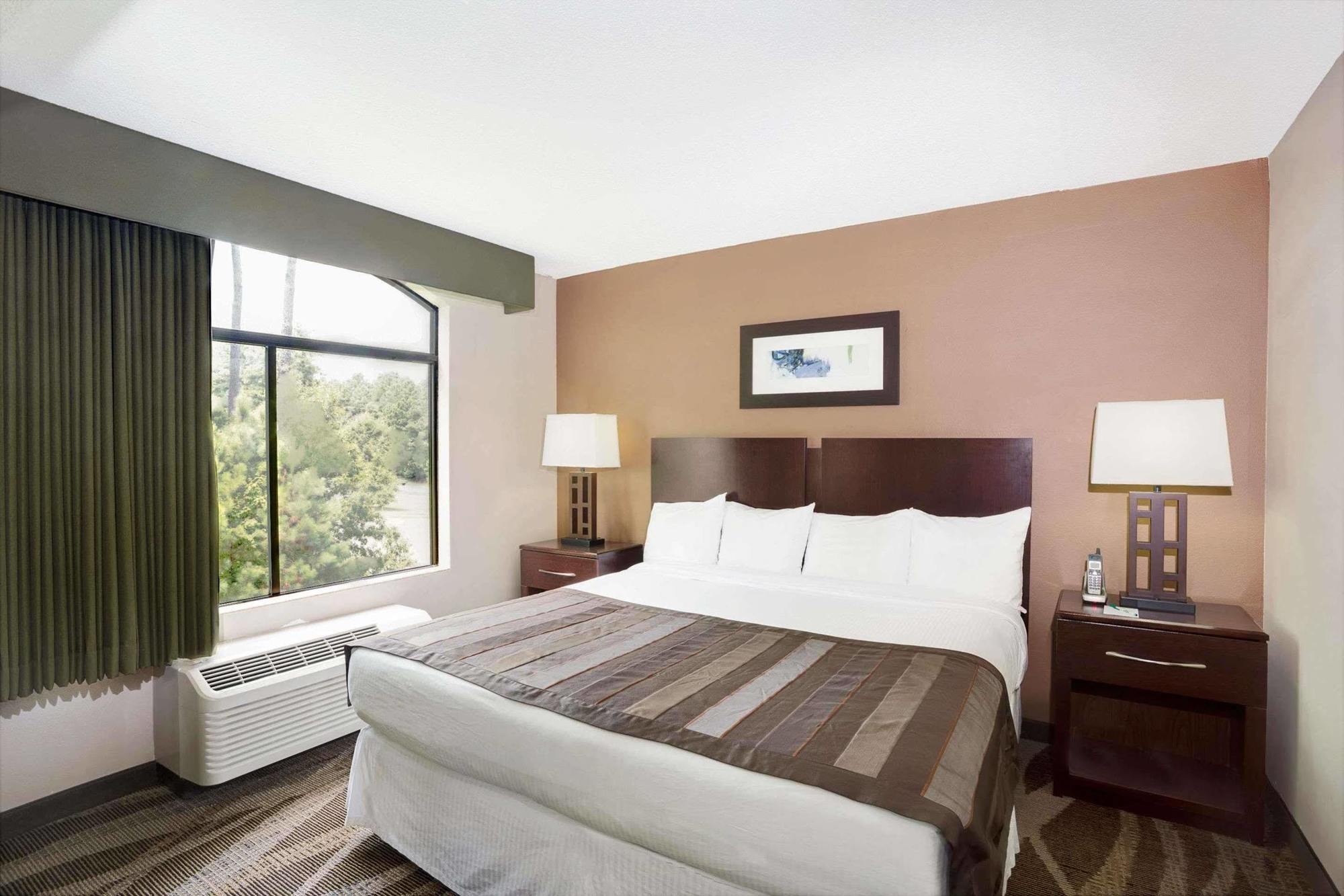 Wingate By Wyndham Raleigh / Airport
