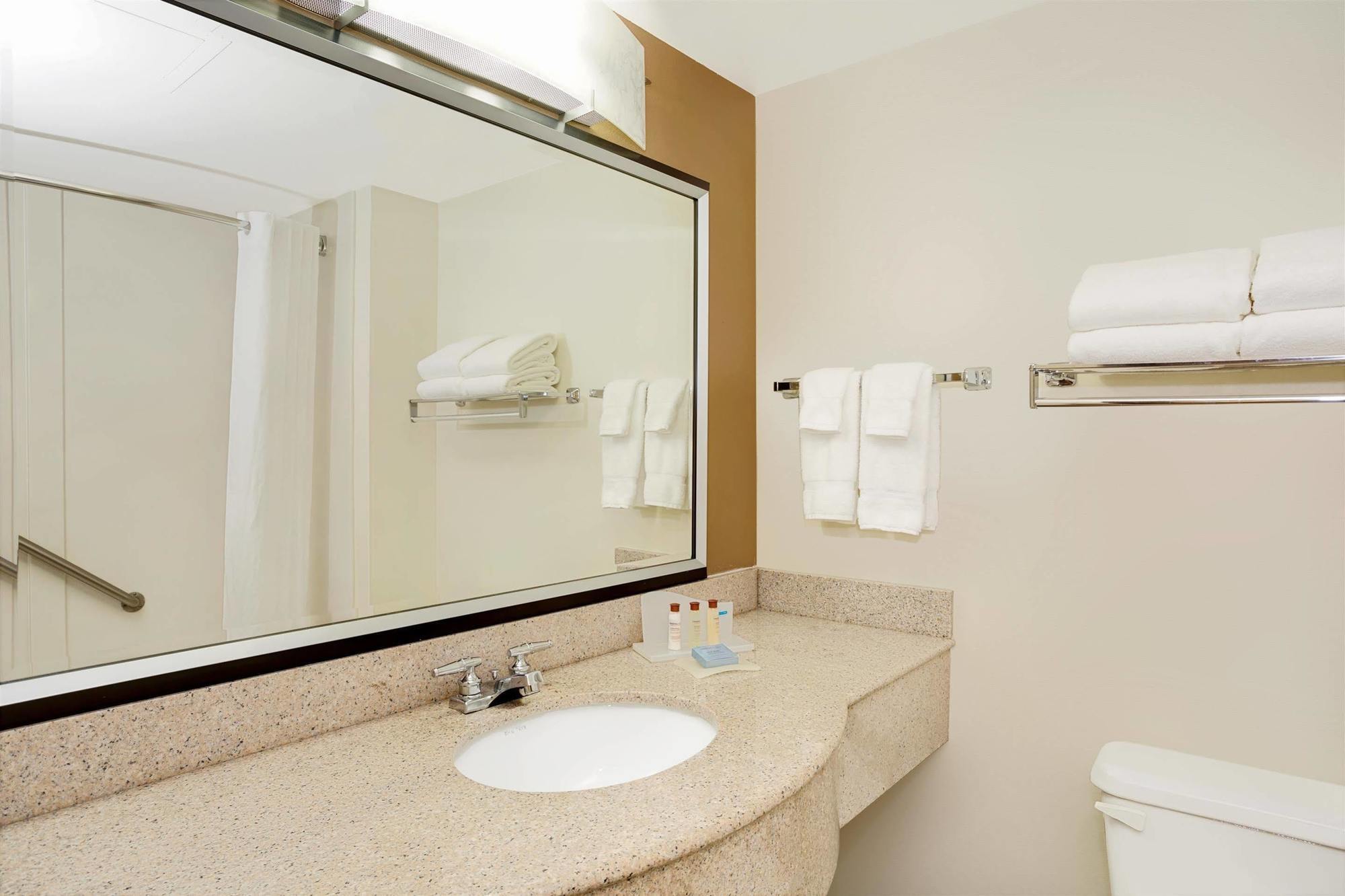 Hotel Wingate By Wyndham Raleigh / Airport 3*